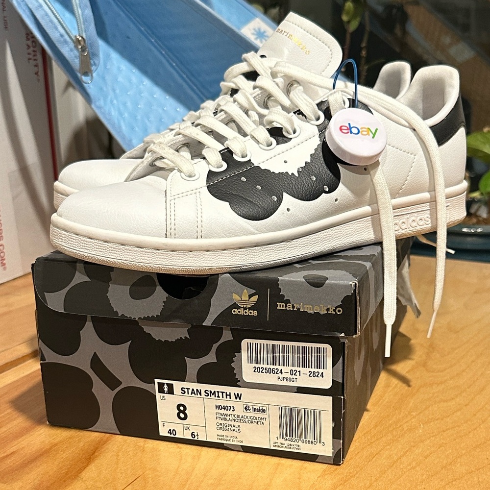 Adidas Women’s 8 Stan Smith White and Black Shoes